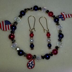 NWT Handcrafted Women's 4th Of July Pearl Bracelet and Earrings Set.